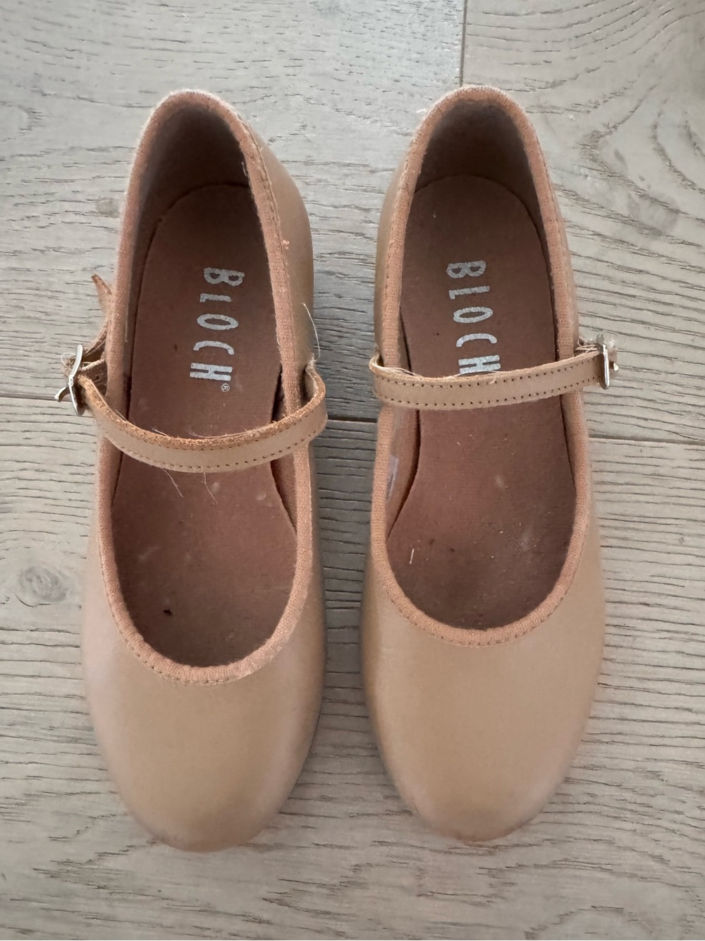 Girl’s Bloch Tap-On Tap Shoe size 12.5 N
Tan color